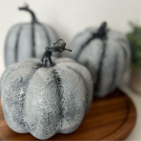 3 New Hand Painted Stone Like Foam Pumpkins Vintage Olive Ateliers RH Style Old - Picture 12 of 12